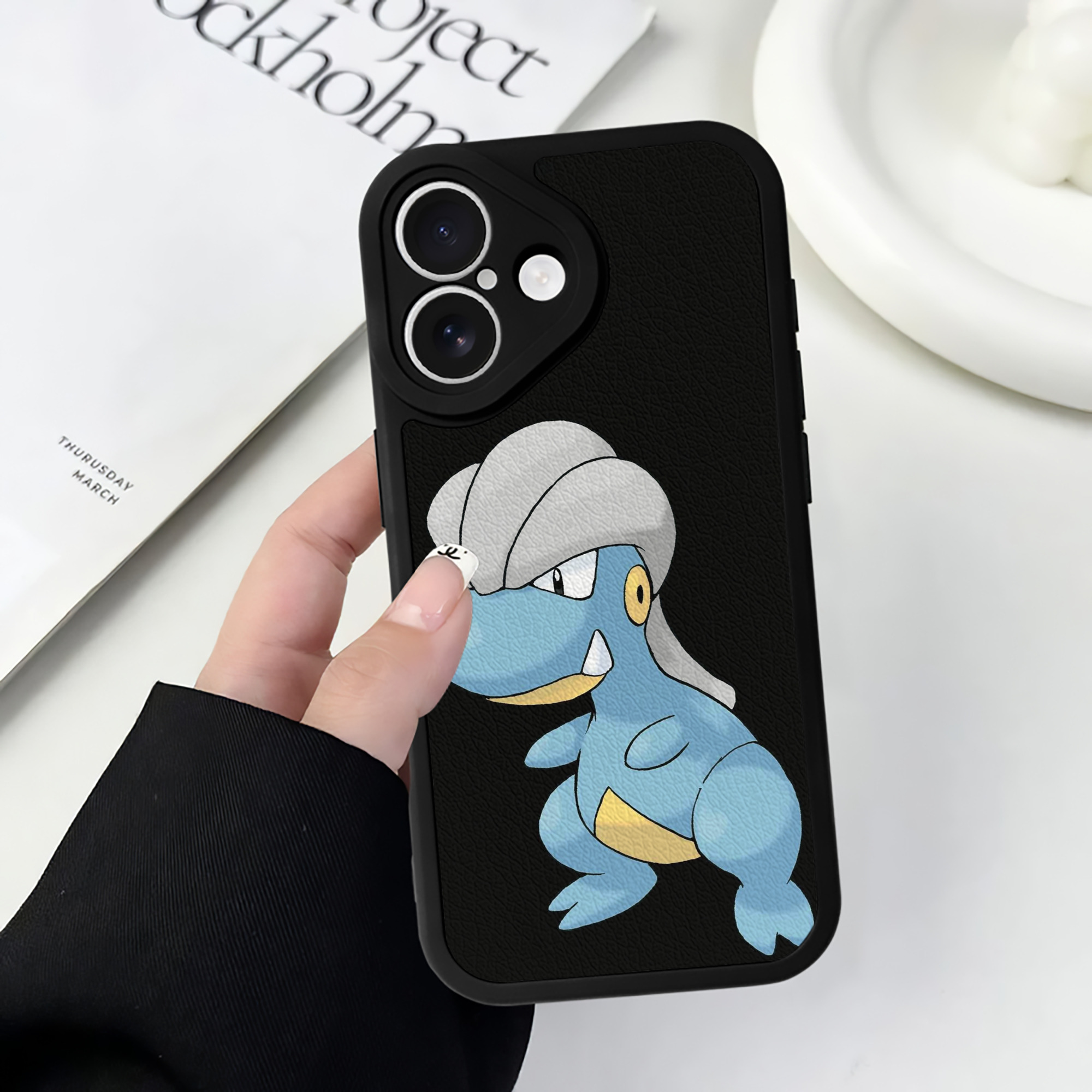 （画像用） ポケットモンスター Pokémon 【iPhone 16シリーズ対応】シリコンスマホケース（レザー調） 材質：シリコン